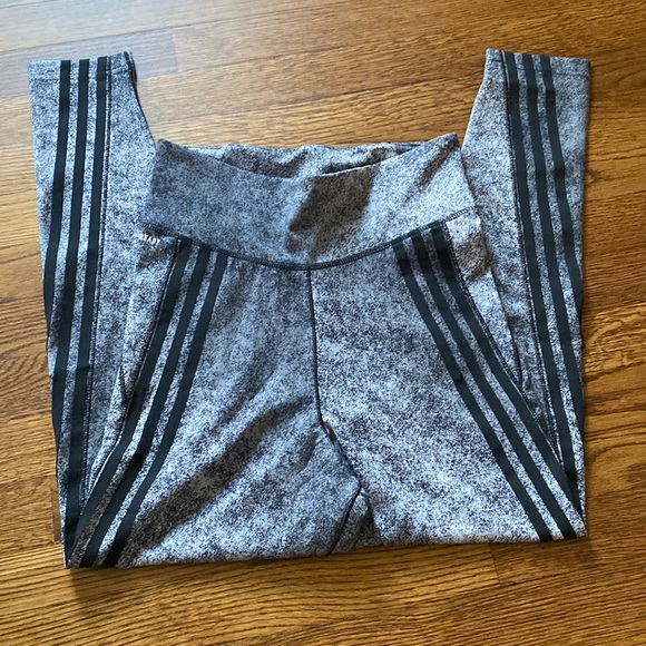 Adidas activewear leggings - Picture 1 of 3